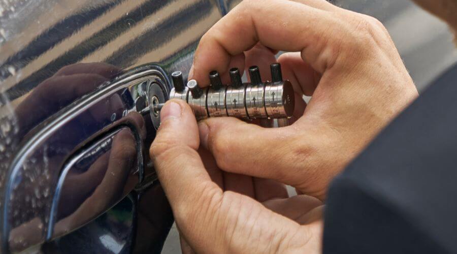 Expert Emergency Roof Repairs services in Elizabeth, IL